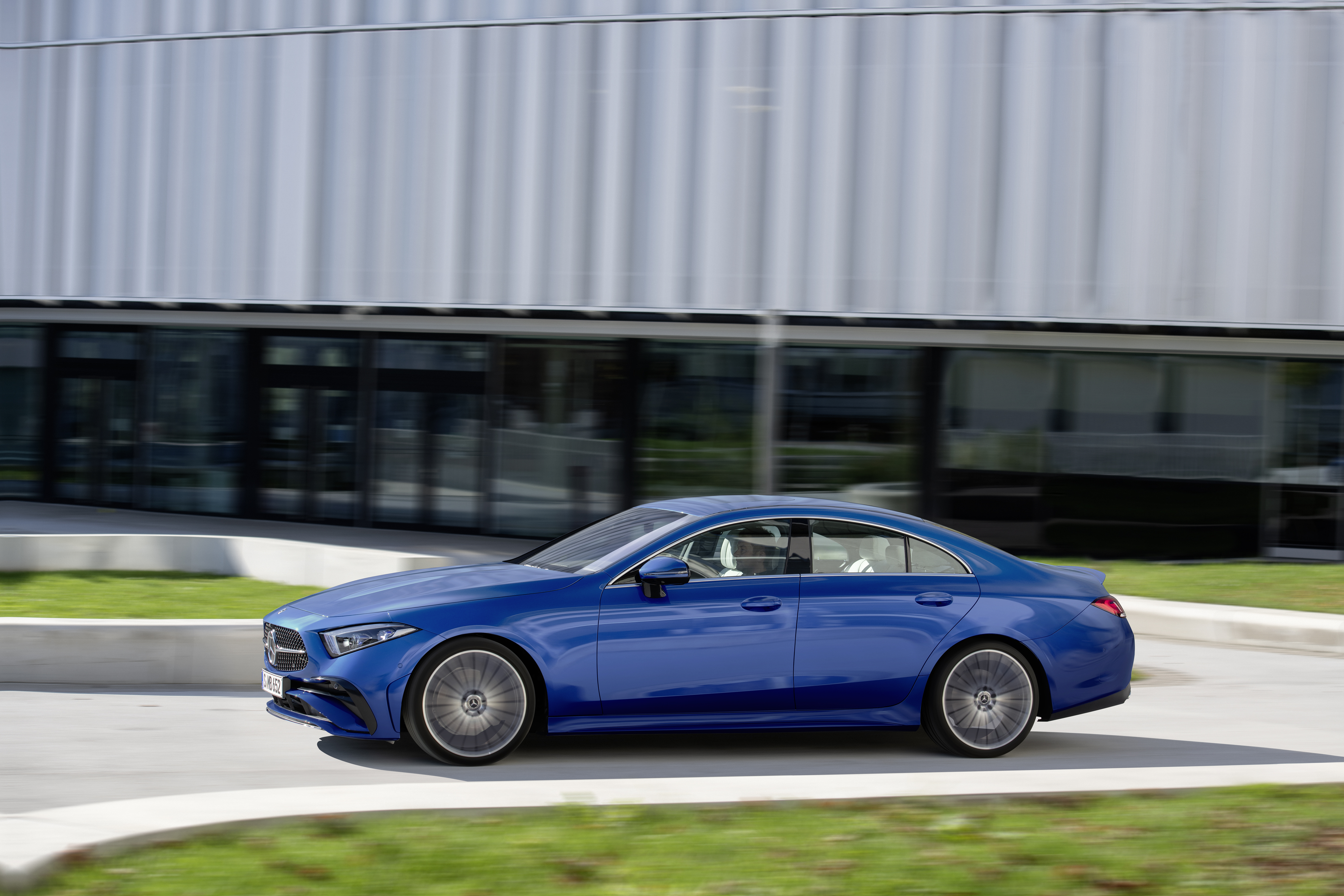 Nuova CLS: due versioni, PREMIUM e PREMIUM PLUS, a partire da 89.448 euro