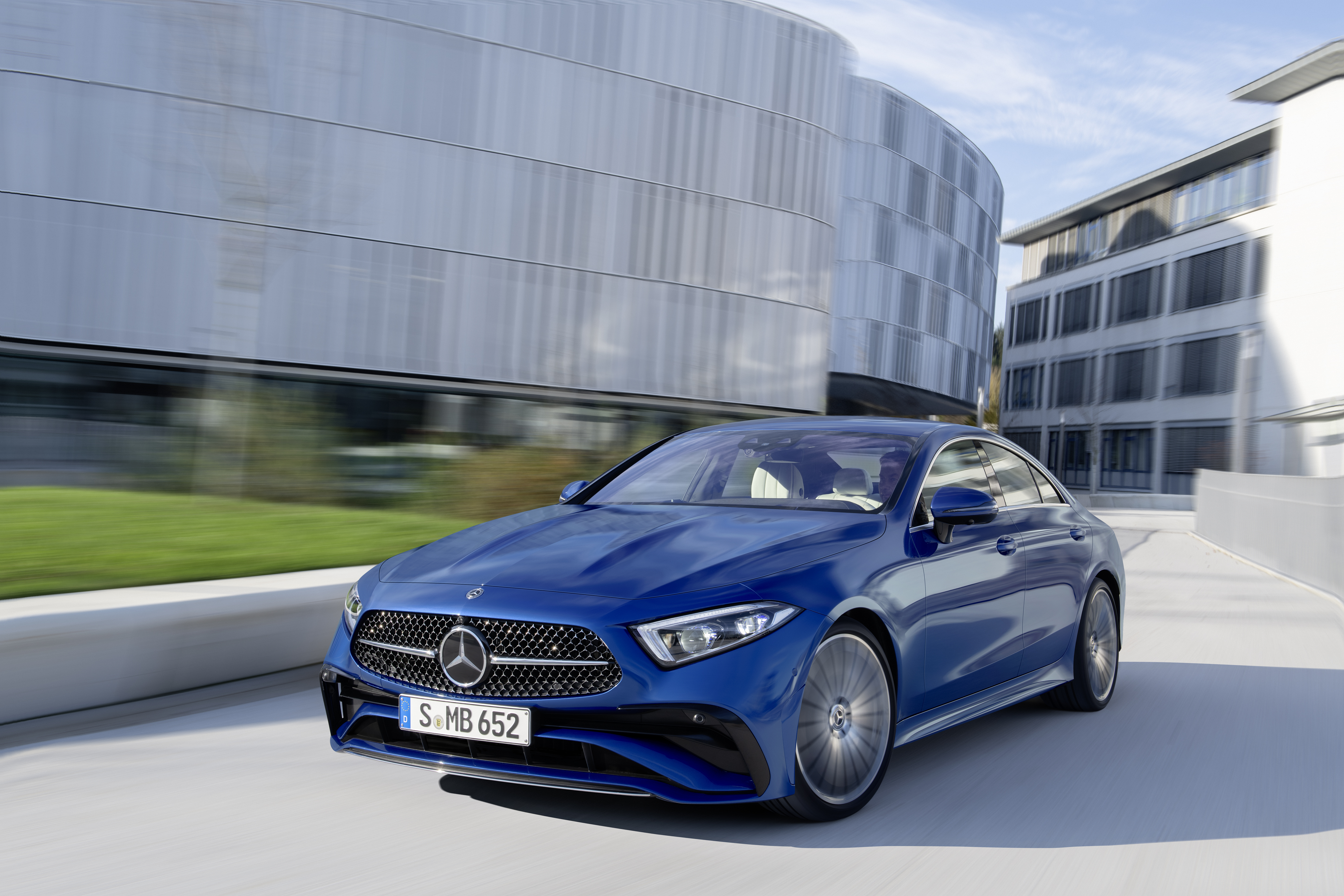 Nuova CLS: due versioni, PREMIUM e PREMIUM PLUS, a partire da 89.448 euro