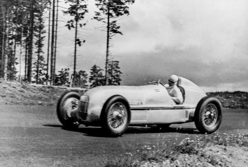 90 anni fa debuttava la Mercedes-Benz W 25: la prima ‘Freccia d’argento’