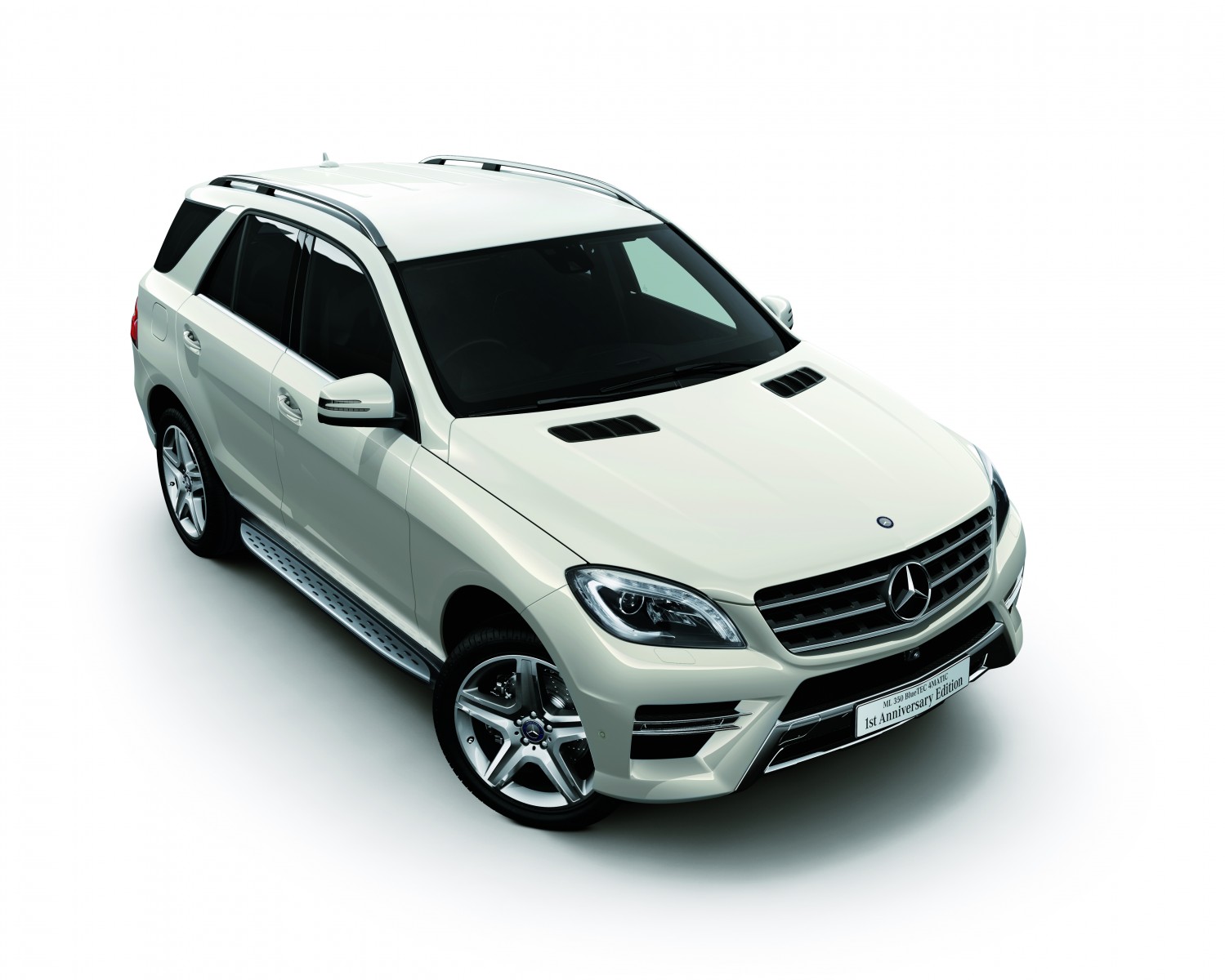 ML 350 BlueTEC 4MATIC 1st Anniversary Edition」を限定発売