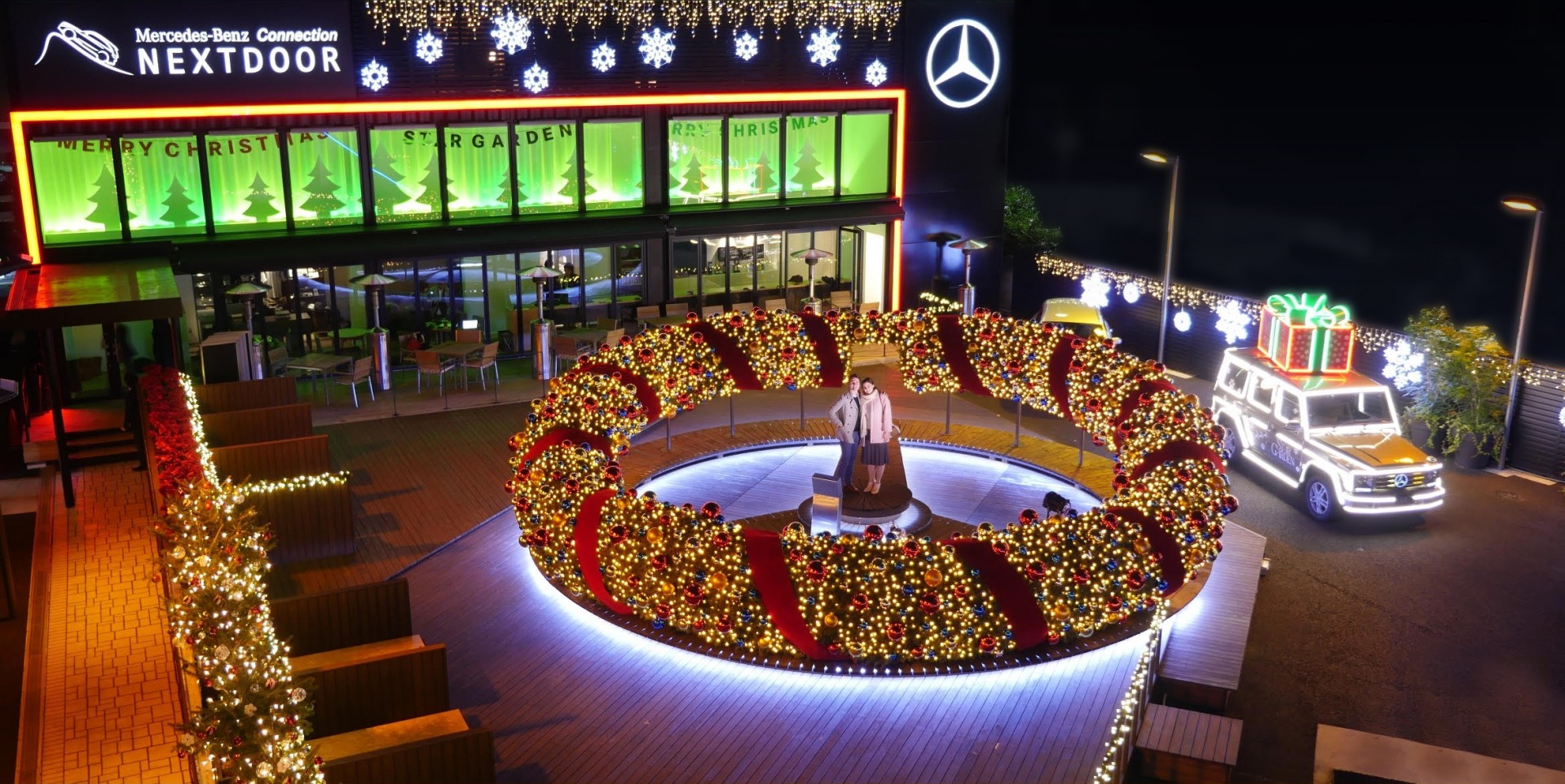 メルセデスベンツ  クリスマスリース 期間限定のクリスマスイベント「Mercedes-Benz Connection NEXTDOOR