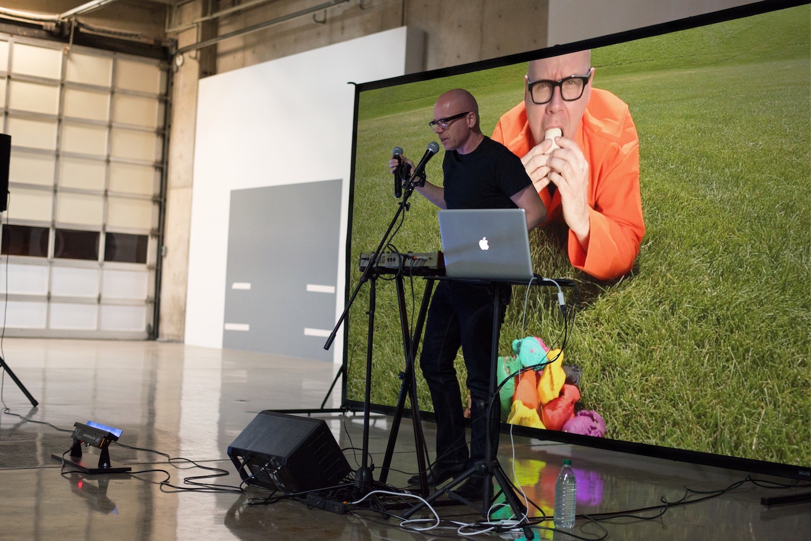 Internationally Renowned Artist Gary Setzer Lecturing At Dmc Oct 29 Stray cats are an american rockabilly band formed in 1979 by guitarist and vocalist brian setzer, double bassist lee rocker, and drummer slim jim phantom in the long island town of massapequa. internationally renowned artist gary