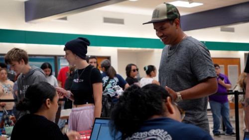 DMC’s Aug. 2 One Stop Saturday draws nearly 650 registrants for fall credit courses, other registration opportunities available throughout August image