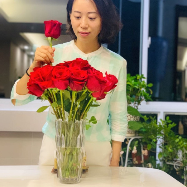 Rose receiving