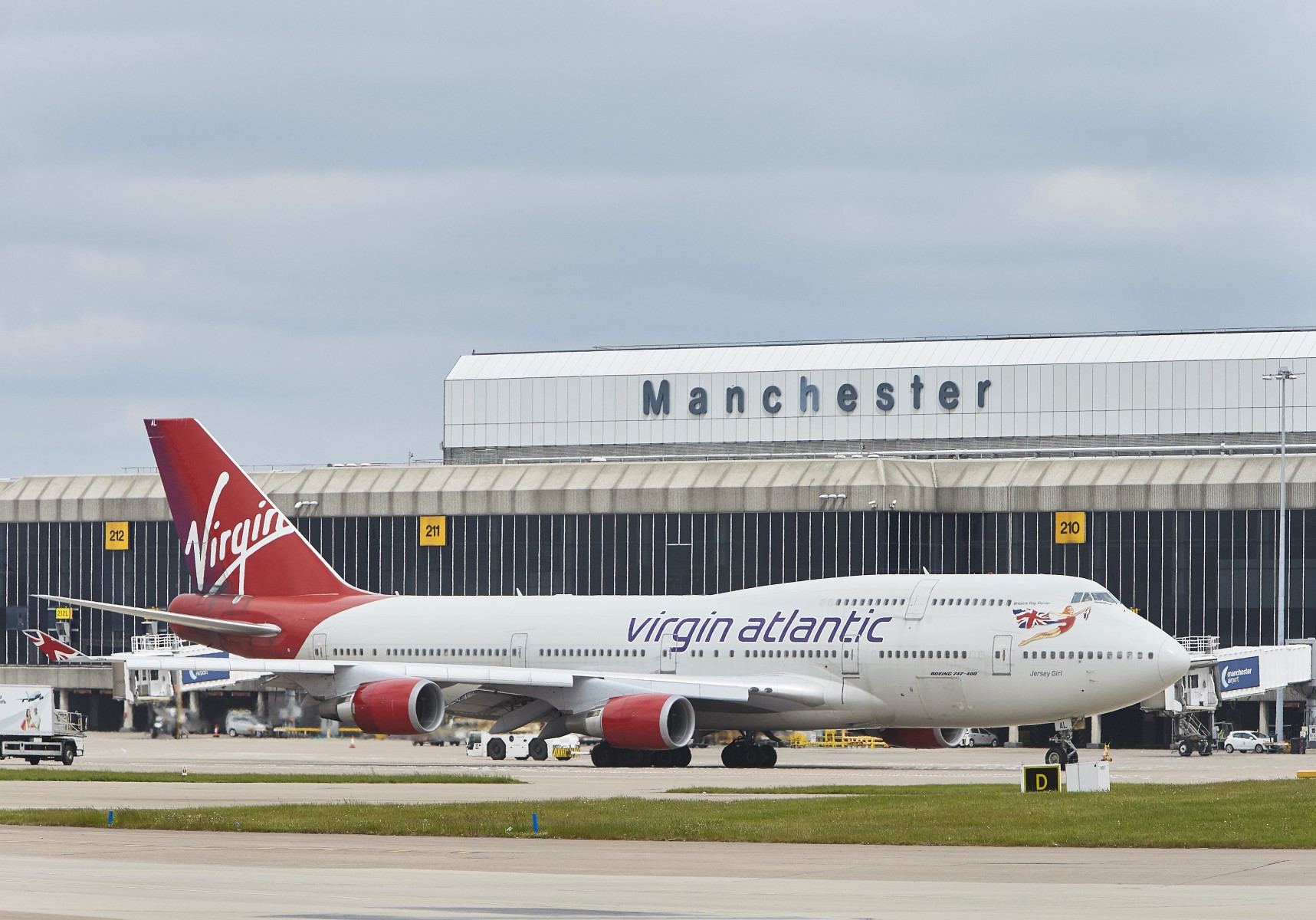 Terminal 2 - Manchester signage