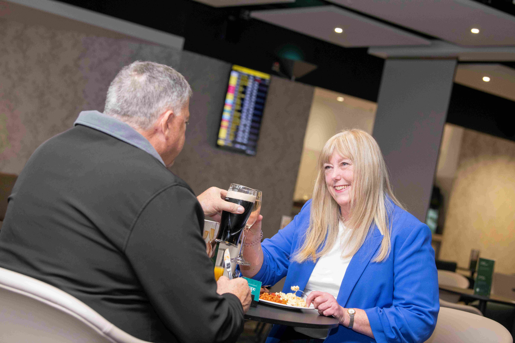 Parejas locales que vuelan a España conforman la mayoría de los clientes del aeropuerto de East Midlands.