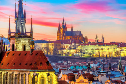 PRG_Prague_Old_Town_Overview_509249664_Getty_RGB-136-DPI-For-Web