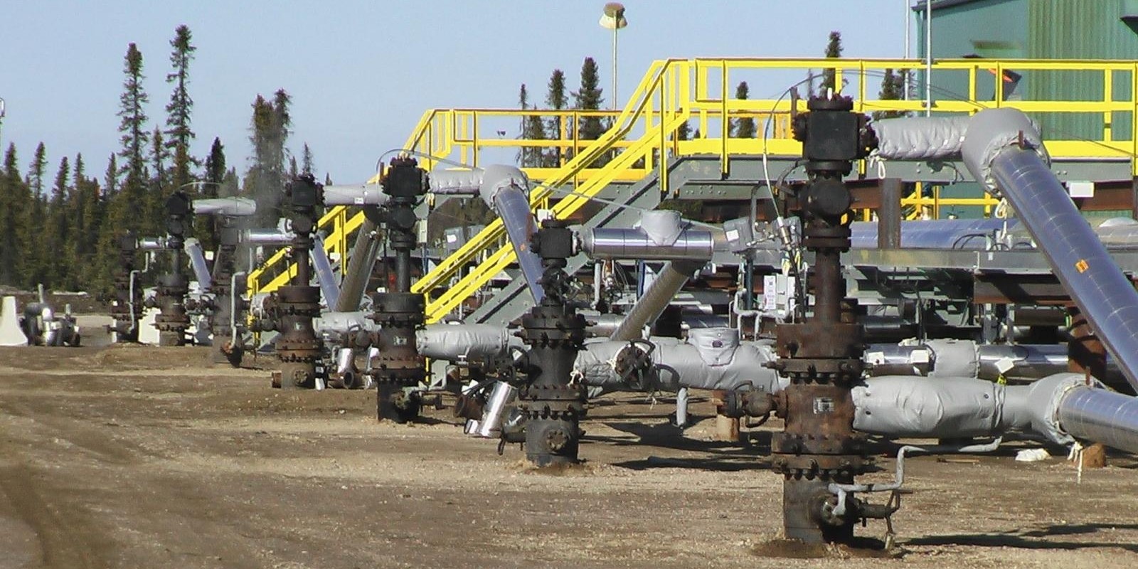 U of A researchers analyzed 15 cost-effective strategies that could reduce the oilsands sector's energy consumption by eight per cent and its greenhouse gas emissions by seven per cent by 2050. (Photo: Suncor Energy, CC BY-NC-ND 2.0) U of A researchers analyzed 15 cost-effective strategies that could reduce the oilsands sector's energy consumption by eight per cent and its greenhouse gas emissions by seven per cent by 2050. (Photo: Suncor Energy, CC BY-NC-ND 2.0)