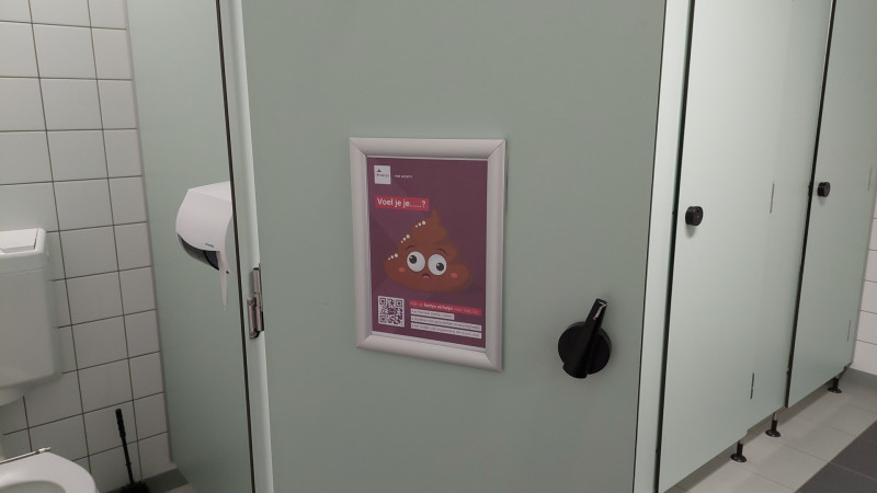 Een van de posters van Fontys Helpt