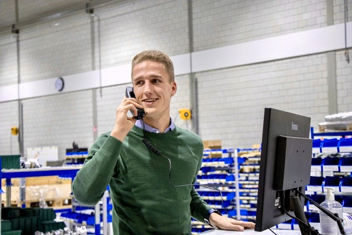Jordi Bot aan het werk bij Signify