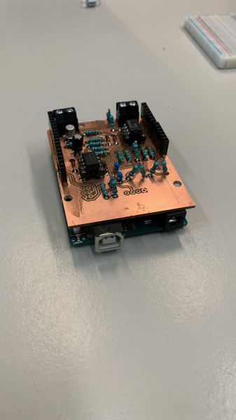 Zelf gemaakte PCB laadstation