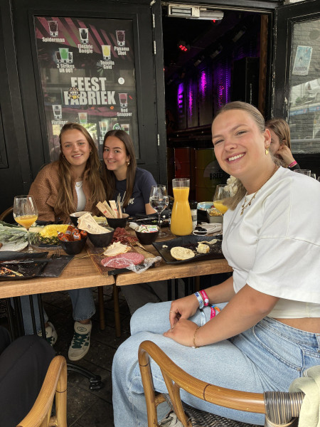 Pleun, Jill en Feline (van rechts naar links)
