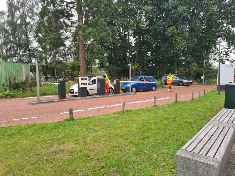 Medewerkers regelen het verkeer op Stappegoor