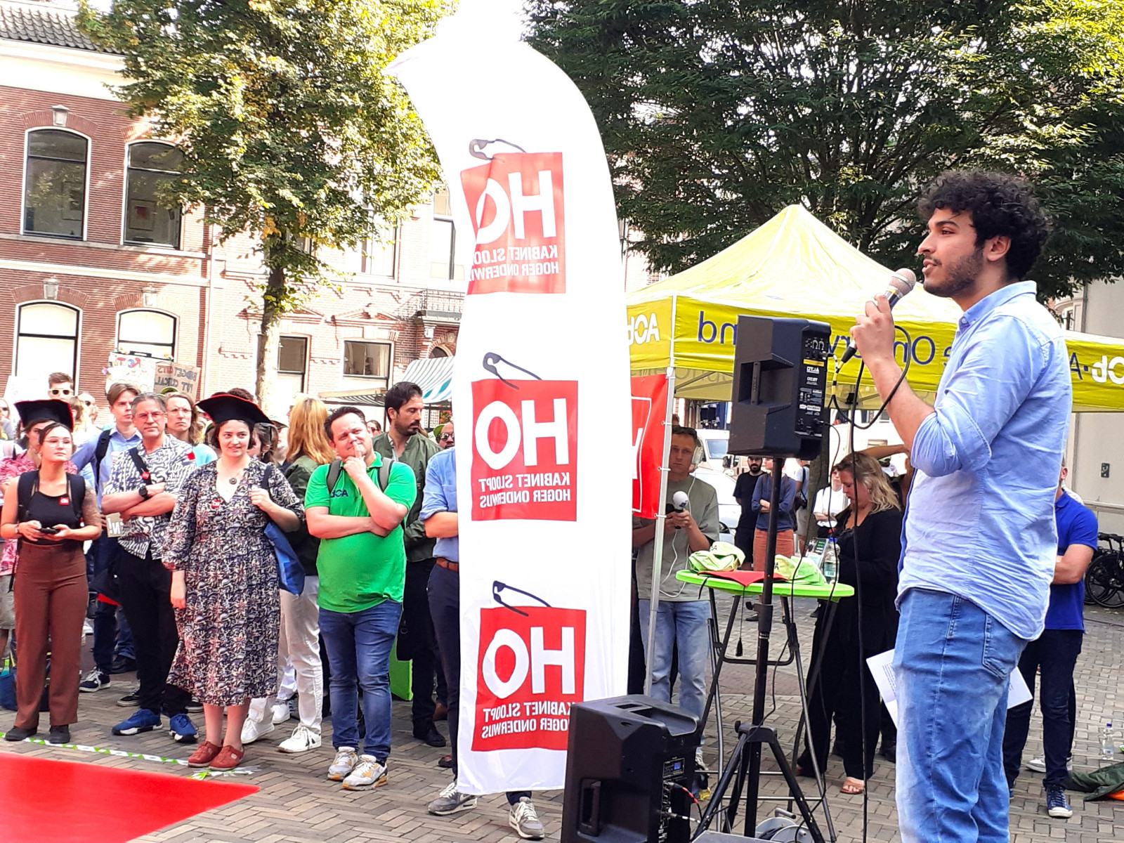 Abdelkader Karbache van de Landelijke Studentenvakbond spreekt zich fel uit tegen de langstudeerboete