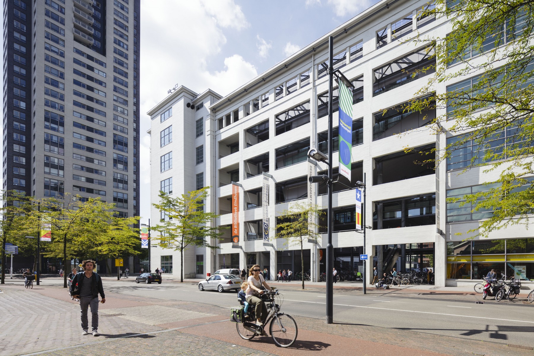 De Witte Dame in Eindhoven waar HRM & Toegepaste Psychologie is gevestigd.