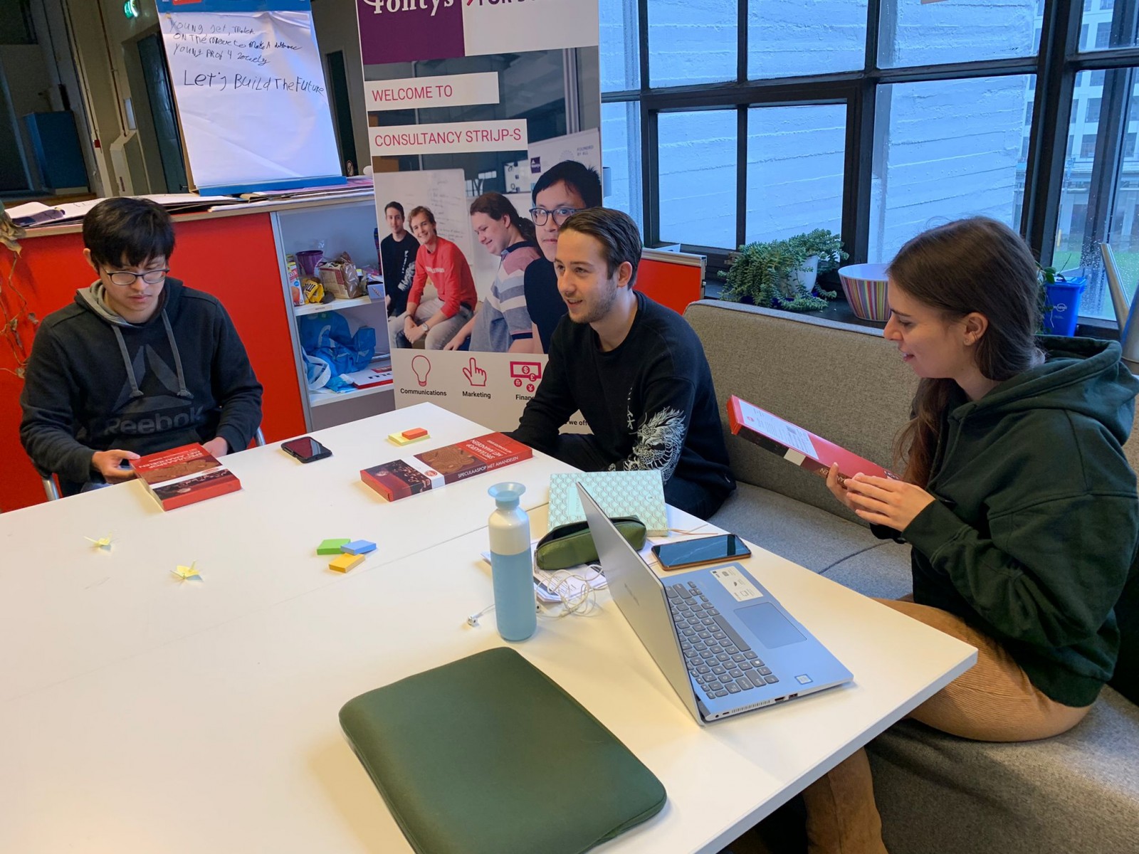 Werkplek voor studenten op Strijp-S.