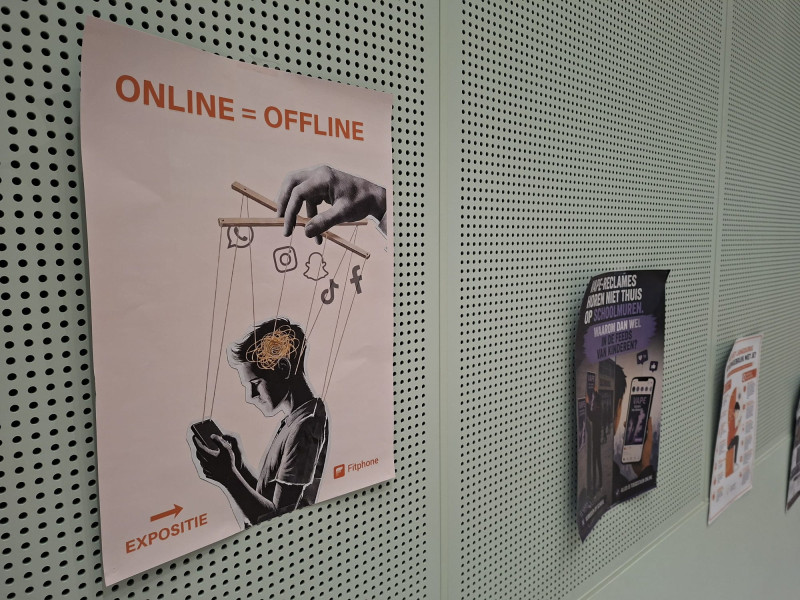 Online = offline