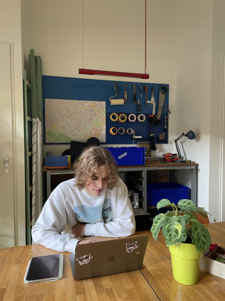 Sem loopt stage bij Studio Woensel-West