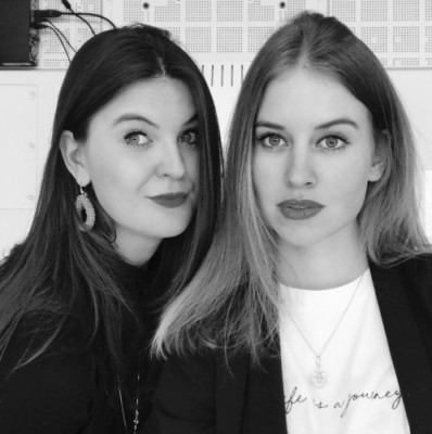Amber Huls en Dagmar van Lieshout runnen een website in strandartikelen.