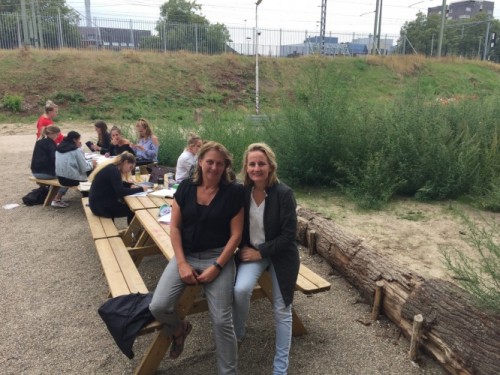 Christianne Heselmans (links) en Linda Hofmans