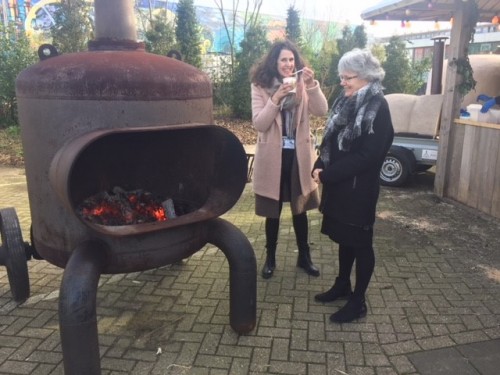 Lunch bij de kachel op Sectie-C.