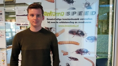 Student Ted Augustus werkt bij GreenTechLab aan het project Entomo Speed. 