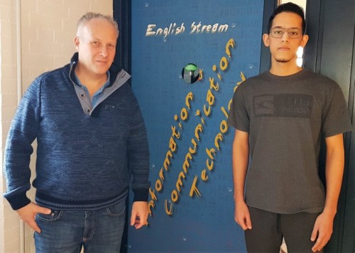 Frank Henning en ICT-student Ryan Hermelijn uit Curaçao.