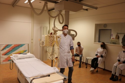 Praktijklessen kunnen nog steeds worden gegeven, zoals hij bij Fontys Paramedische Hogeschool.
