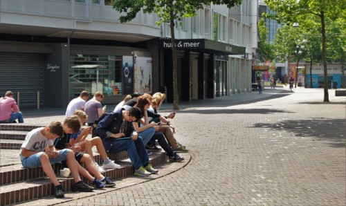 Geboren met een iPhone in de hand.