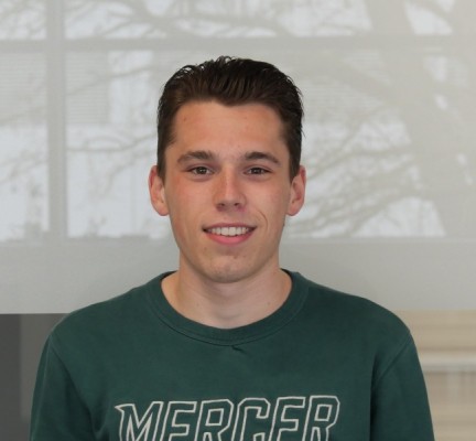 Stan, op de grote foto helemaal links