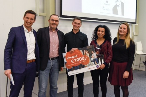Stephan van den Heiligenberg (2de van links) en Fatin Qnanbi (2de van rechts).
