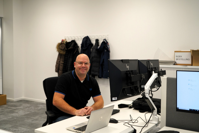 Aaron Nijssen op zijn nieuwe werkplek