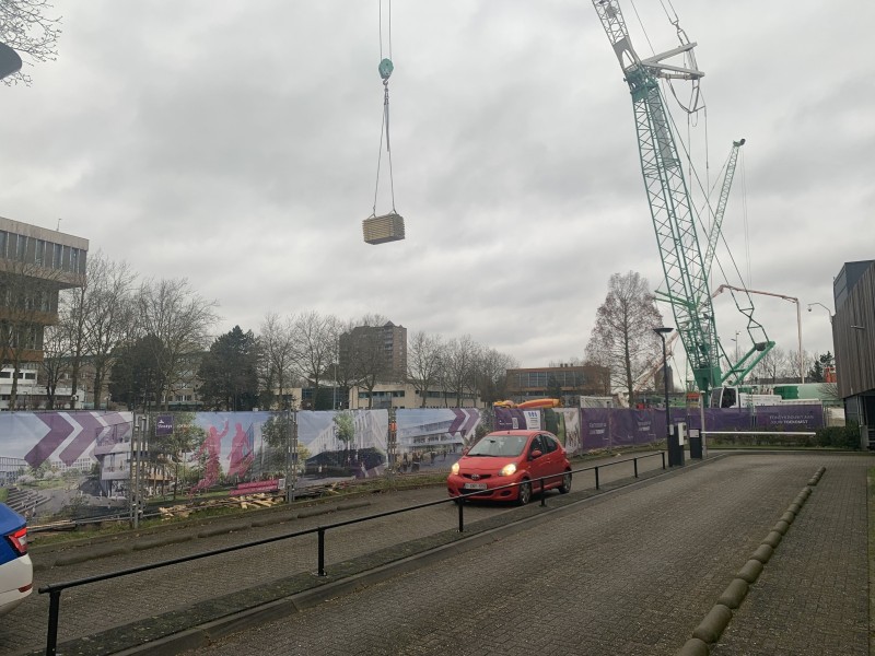 Bouwplaats Rachelsmolen, er vielen slechts een paar hekken om.