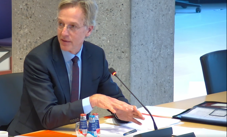 Minister Dijkgraaf in debat in de Tweede Kamer.