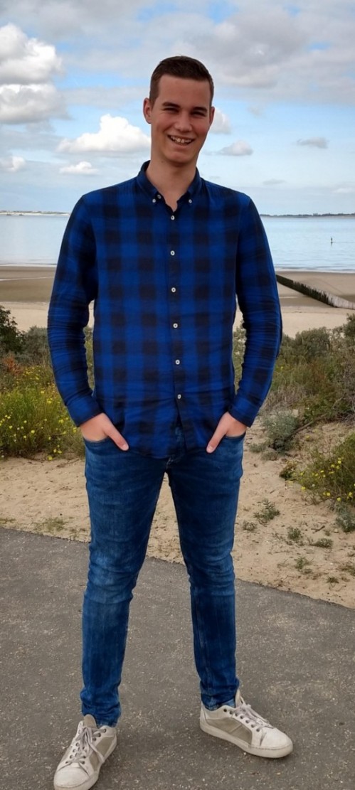 Jeroen Annik staand