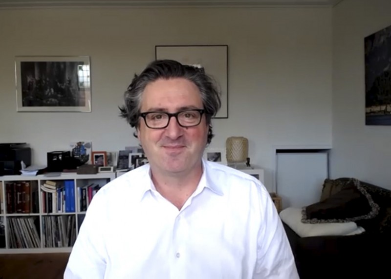 Frans Möhring op zijn thuiswerkplek.
