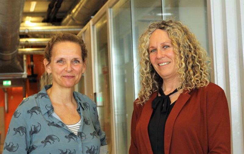 Tineke Ausems (links) en Kim O'Loughlin