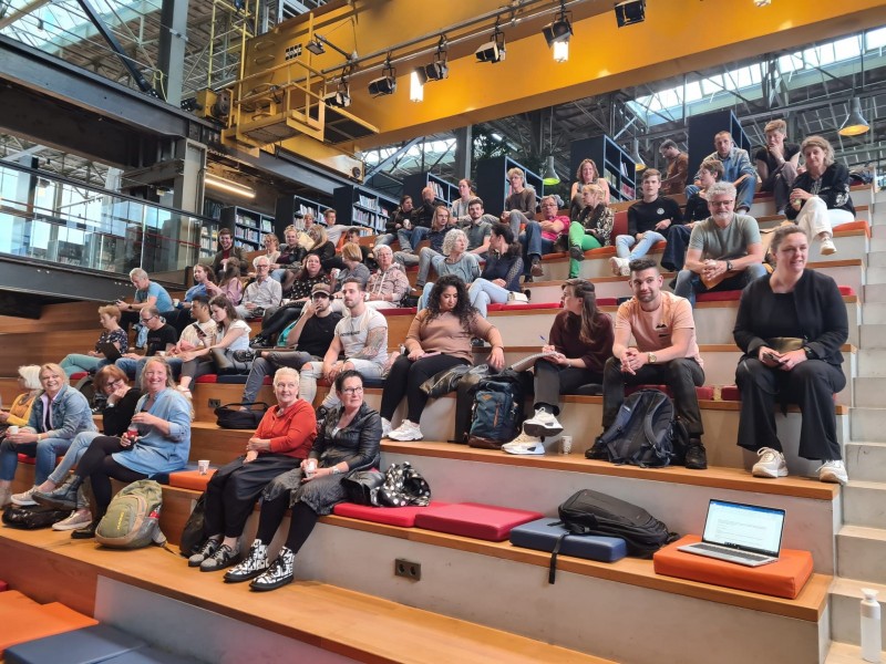 Een deel van het publiek tijdens het openbaar college