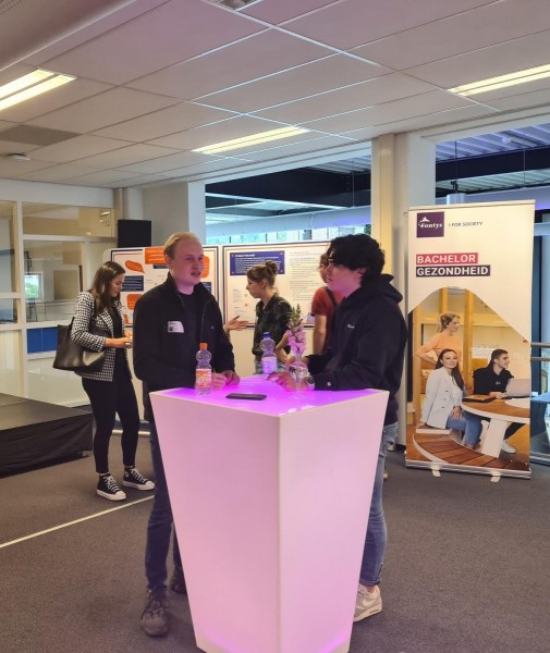 Studenten van Gezondheid, met Bart Gerritsen links