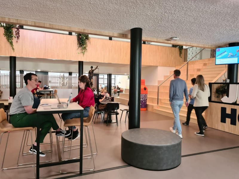 De Juridische Hogeschool Tilburg volgt met haar nieuwe onderwijslijn alle basisprincipes van de HILL-methode.