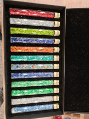 Kleurstalen van gerecycled plastic