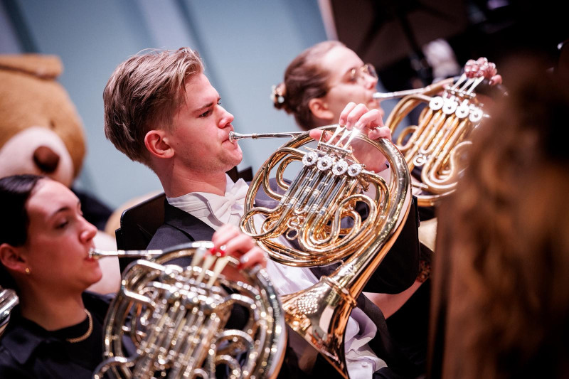 Jesper Hobo op de hoorn. . Foto door Veerle Bastiaanssen