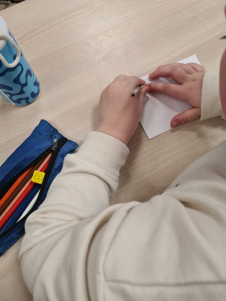 Schrijven met je andere hand is zo makkelijk nog niet