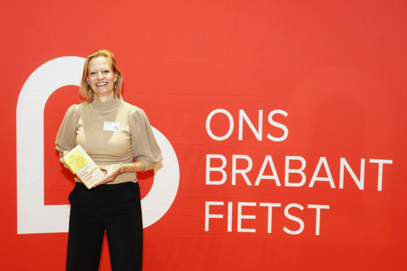Tanja Steenhorst nam namens Fontys de prijs in ontvangst.