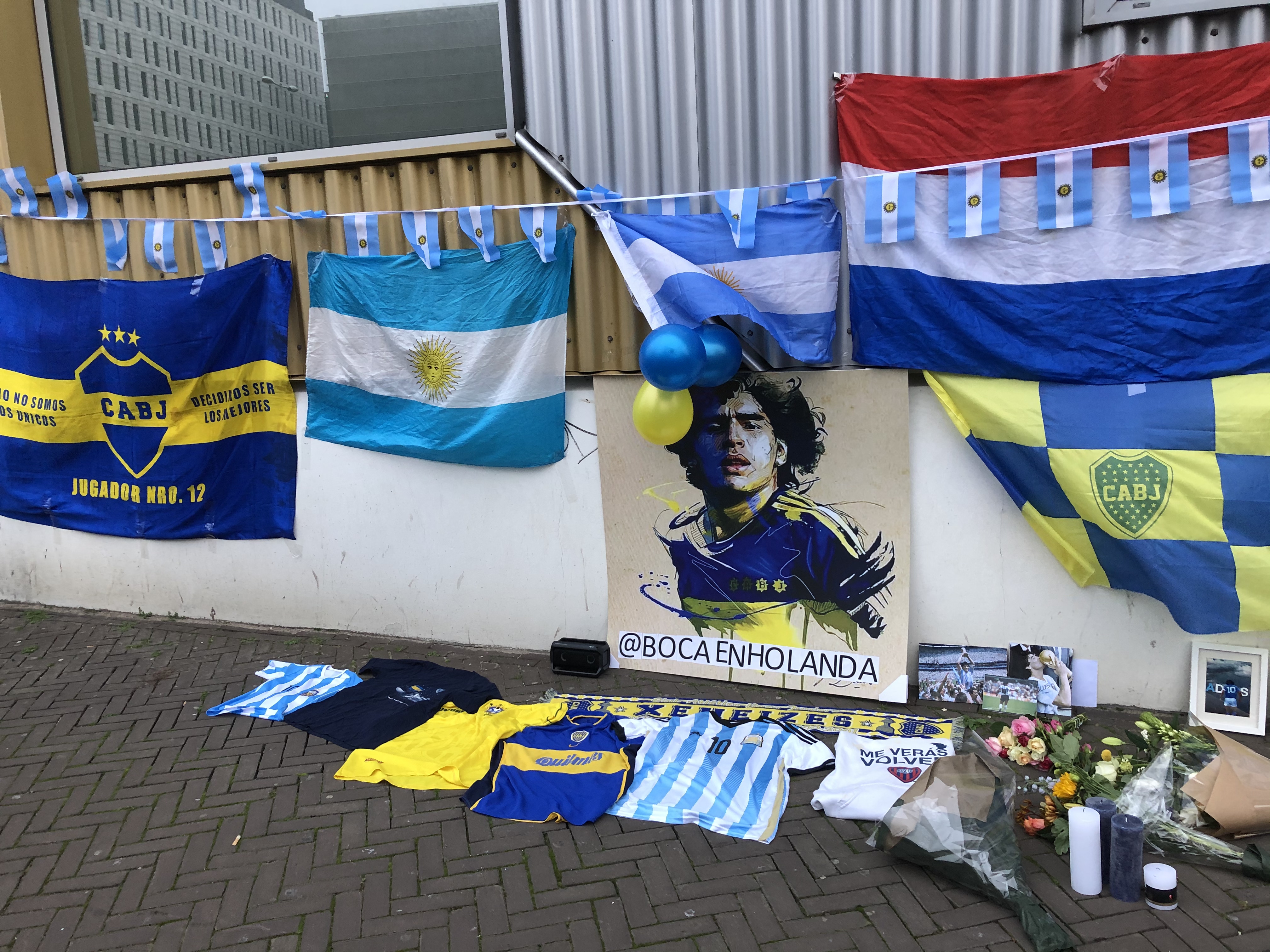 Het eerbetoon aan Maradona bij de Johan Cruijff Arena.