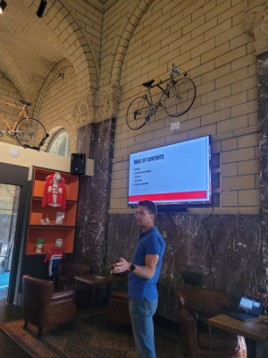 Theorieles tijdens de Brainport Bike School