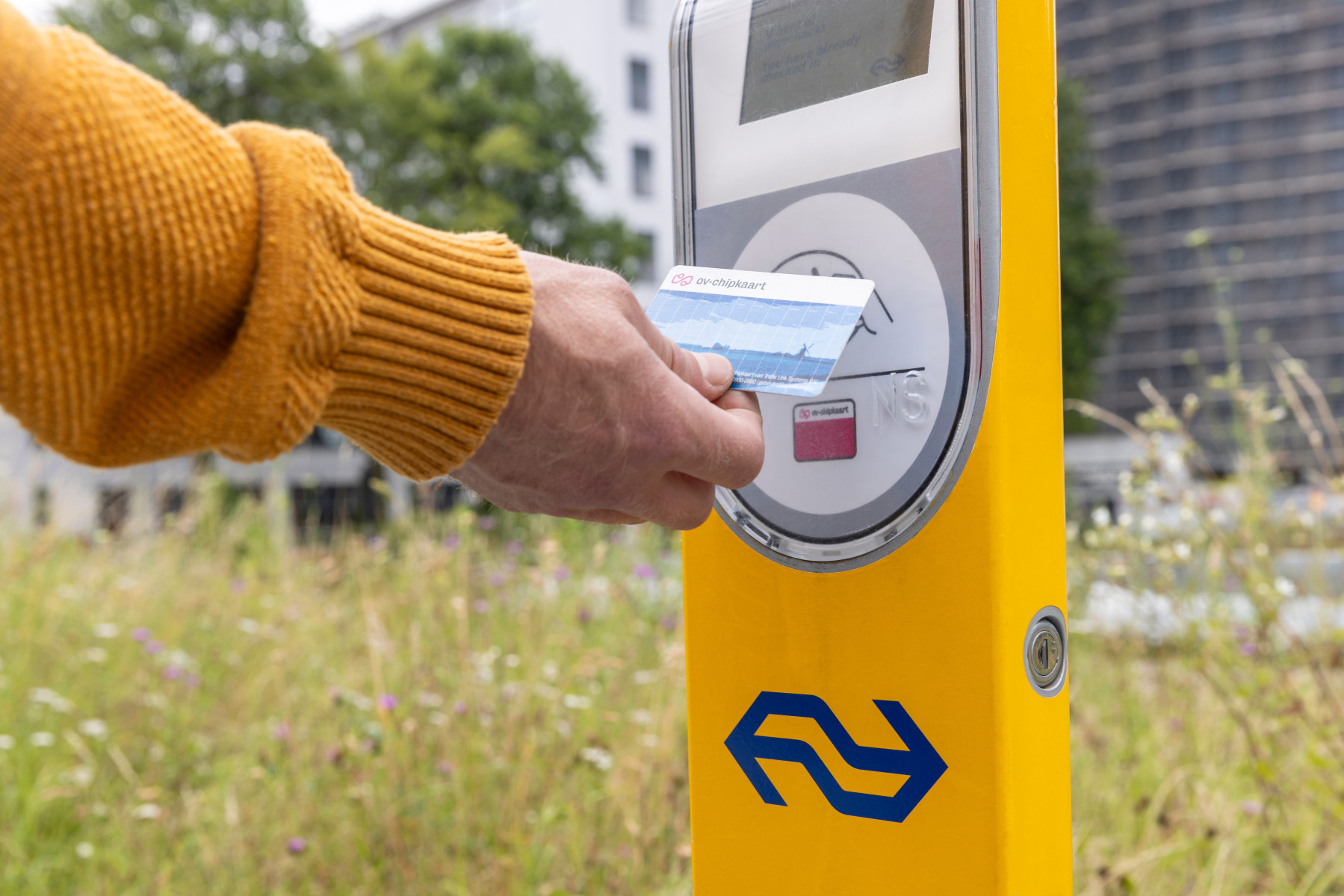 Boetes: pas na maand stopt DUO verlopen ov-kaart