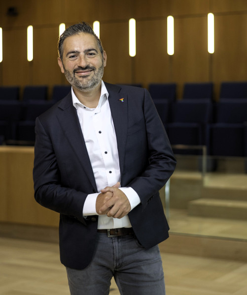 Wethouder Yusuf Celik. Foto: Merel van Dooren Photography