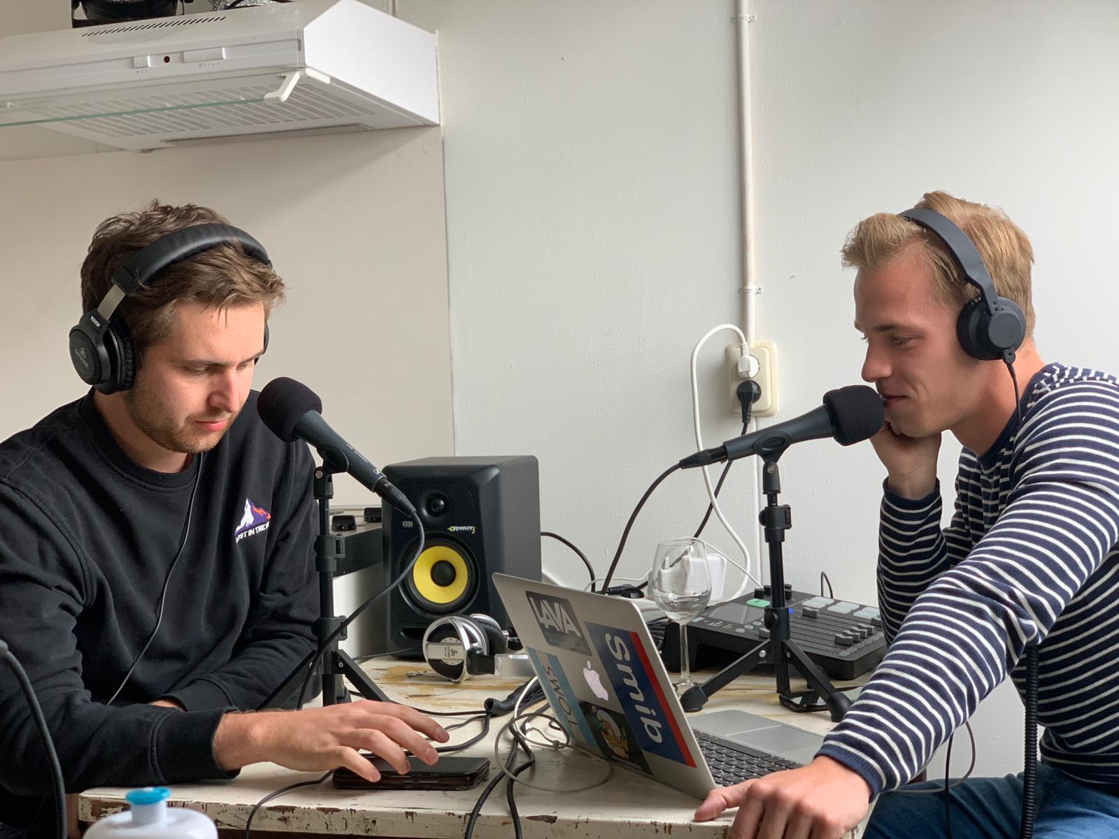 Sjoerd (l) en Erik tijdens de opnames.