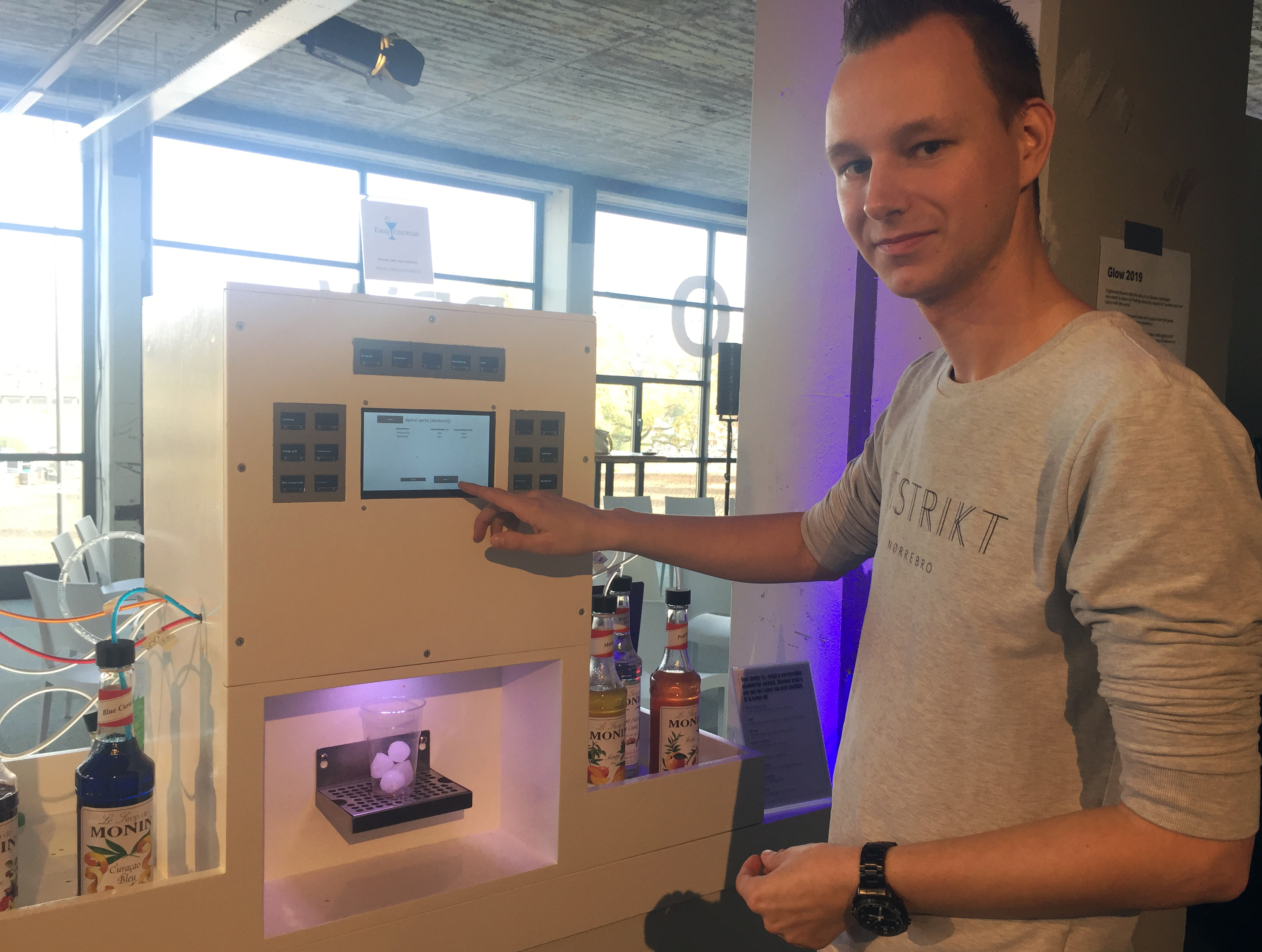Tim met zijn limonademachine.